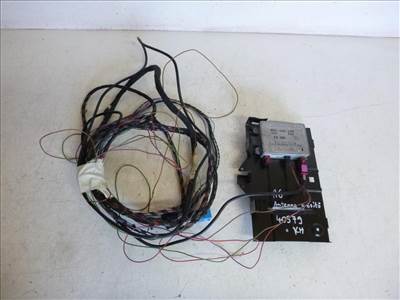 Audi A6 (C5 4B) antennaerősítő (antenna erősítő) 8E0035456