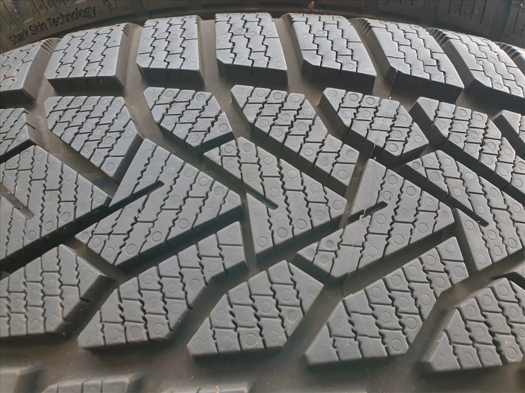  215/60 17 Uniroyal WinterExpert (99,9%) 5. kép