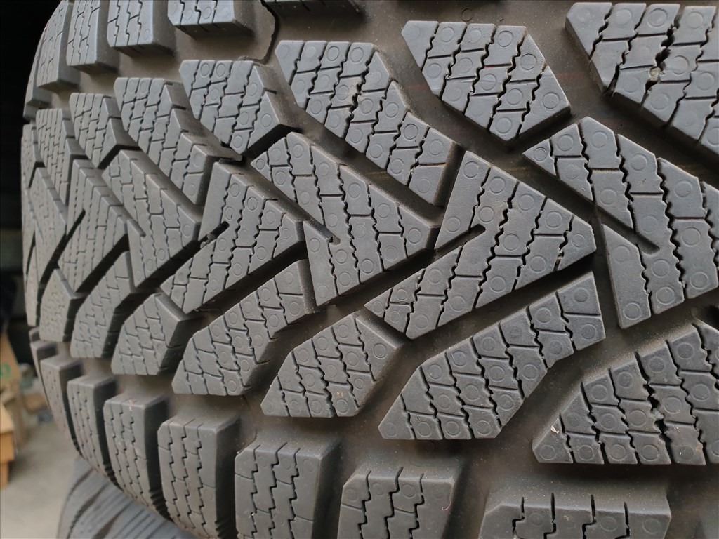  215/60 17 Uniroyal WinterExpert (99,9%) 6. kép