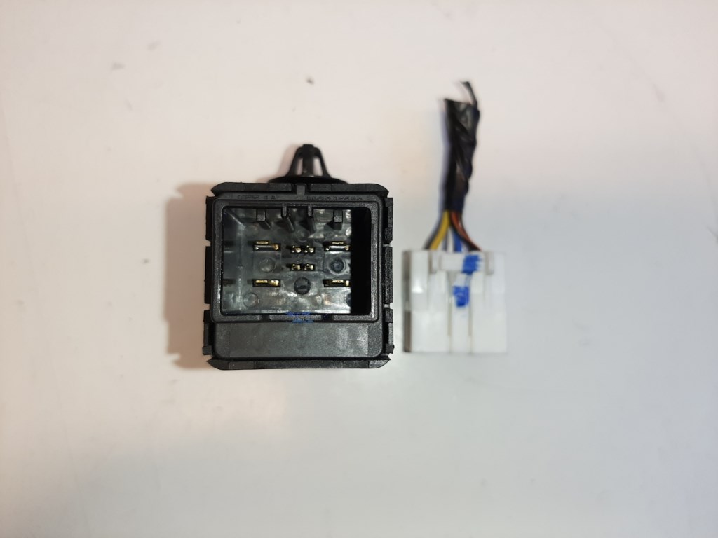 Hyundai I 10  féklámpa kapcsoló 952403T200 2. kép