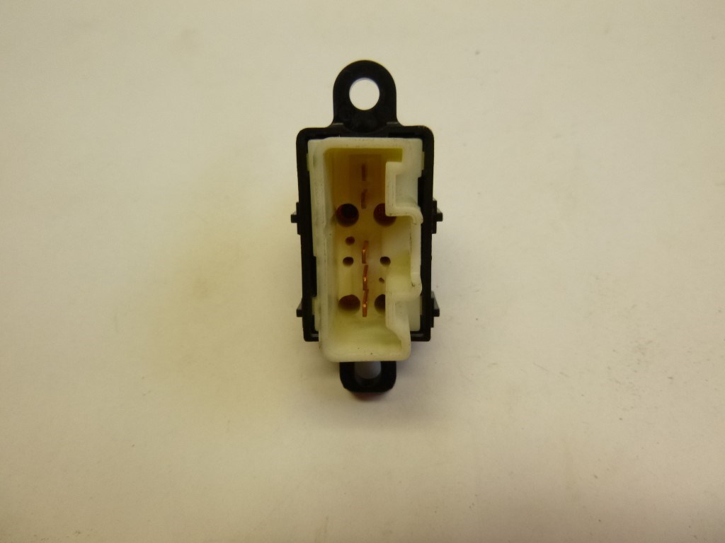 Mazda Premacy bal hátsó ablakemelõ kapcsoló 2. kép