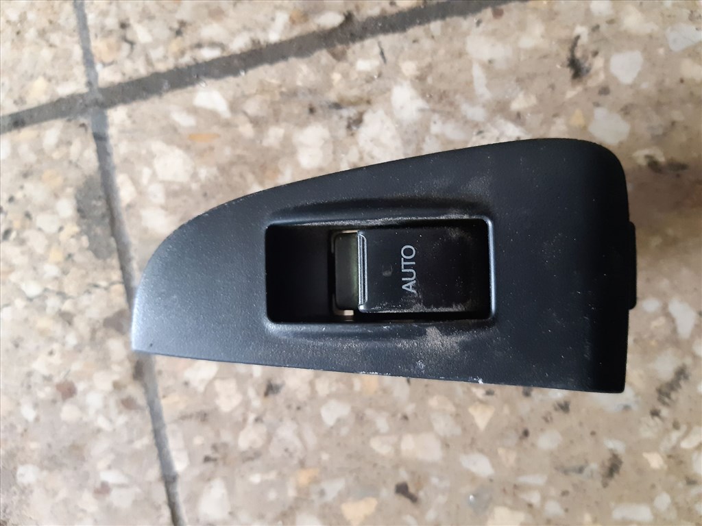 Toyota Avensis Bal Hátsó Ablakemelõ Kapcsoló 1. kép