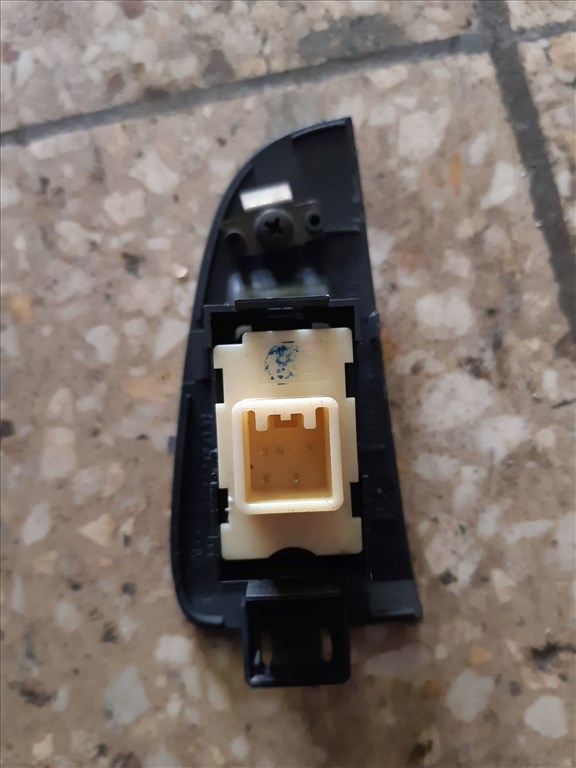 Toyota Avensis Bal Hátsó Ablakemelõ Kapcsoló 2. kép