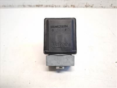 Renault Captur  kormányzár 8200604932