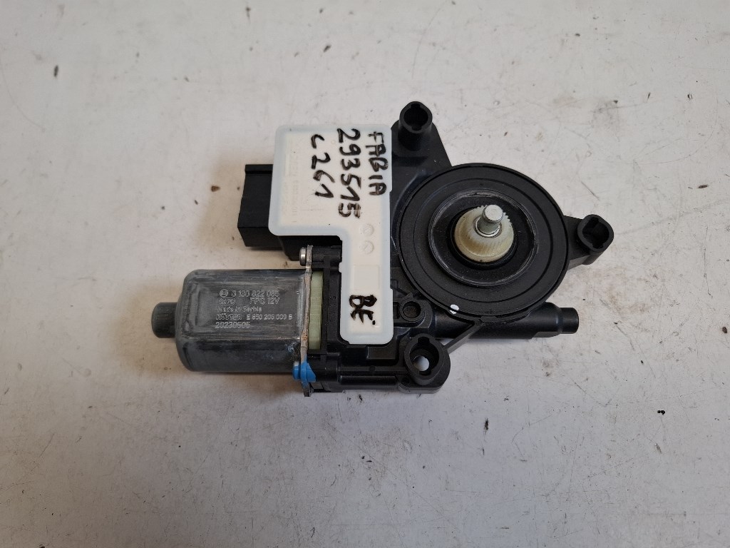Skoda Fabia bal elsõ ablakemelõ motor 2Q1959405C 0130822065 1. kép