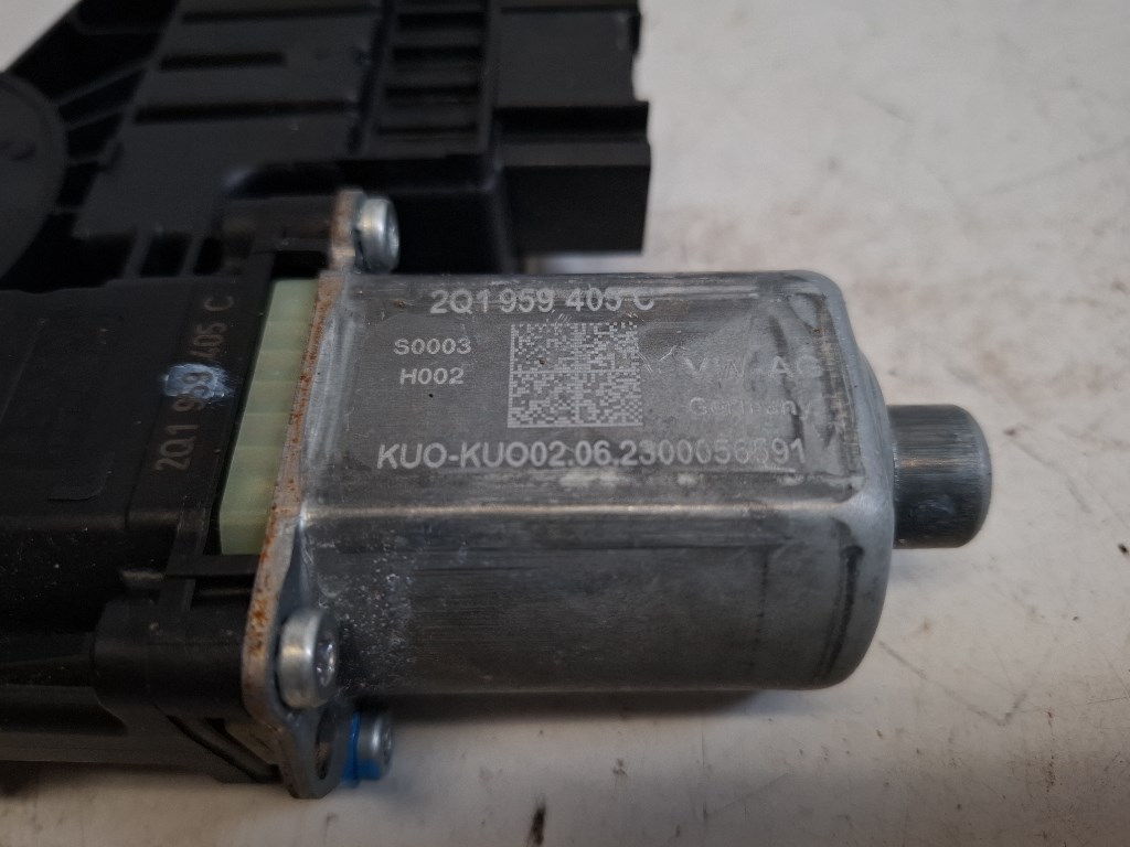 Skoda Fabia bal elsõ ablakemelõ motor 2Q1959405C 0130822065 3. kép