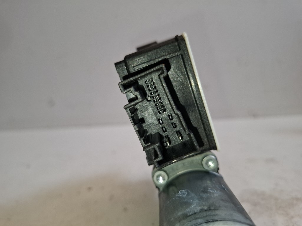 Skoda Fabia bal elsõ ablakemelõ motor 2Q1959405C 0130822065 5. kép