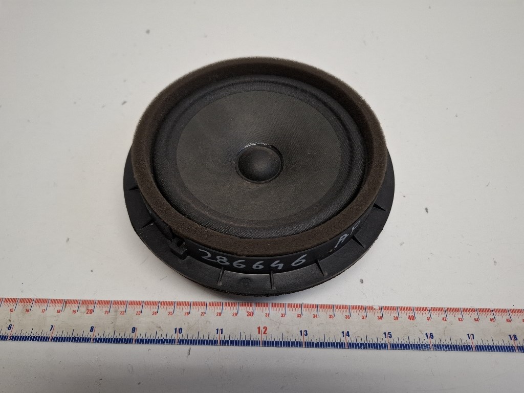 Suzuki SX4 S-Cross bal hátsó hangszóró 3910268L01 1. kép