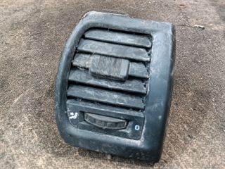 Skoda Fabia II Jobb Szellőző *142148* 5j0819702