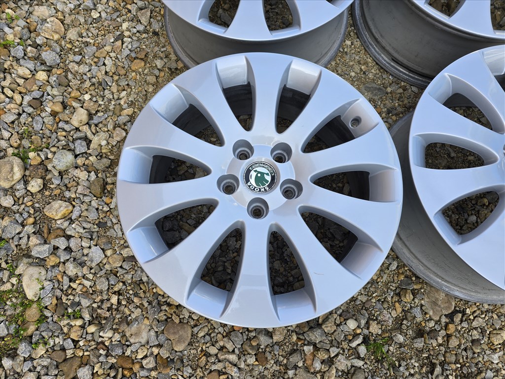  17-es,5x112-es újszerű gyári Audi alufelni 4. kép