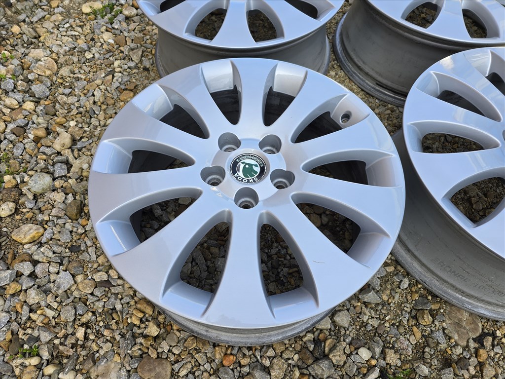  17-es,5x112-es újszerű gyári Audi alufelni 5. kép