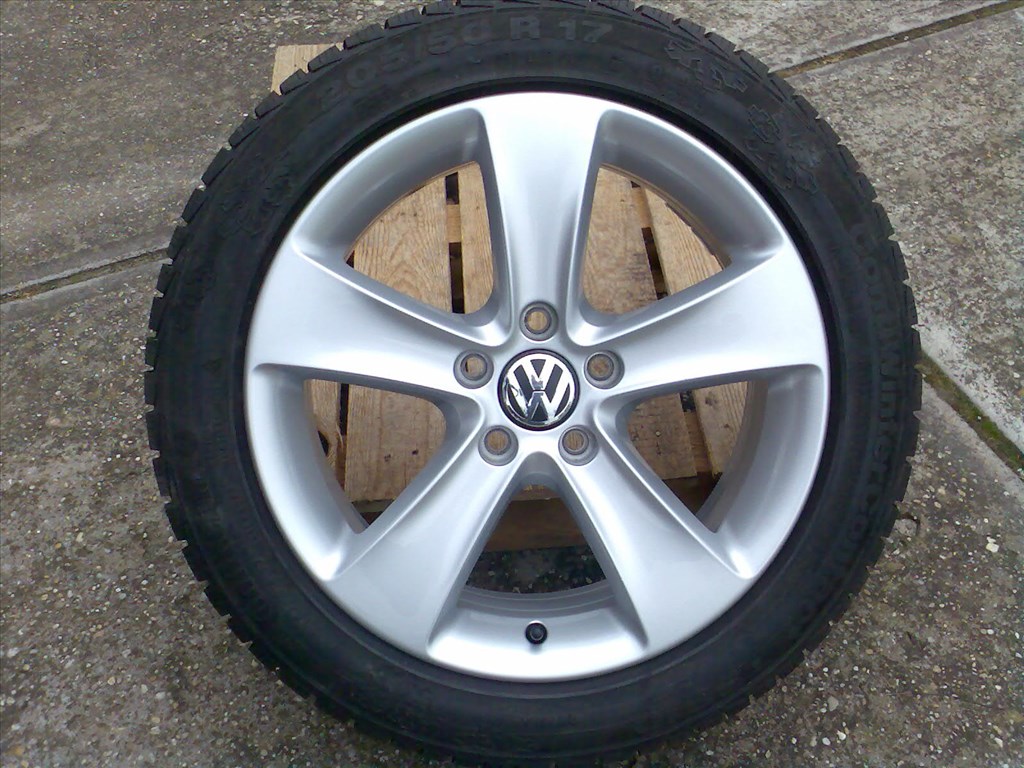 Volkswagen Passat / Passat CC 17-es gyári alufelnit keresek vennék 1db-ot  1. kép