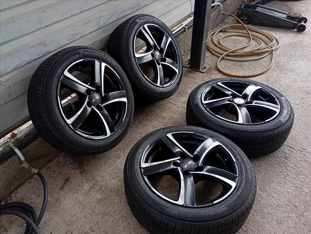 5x100 lyukosztású 16" használt Alutec alufelni, rajta 185/55 új Yokohama nyári gumi 4. kép