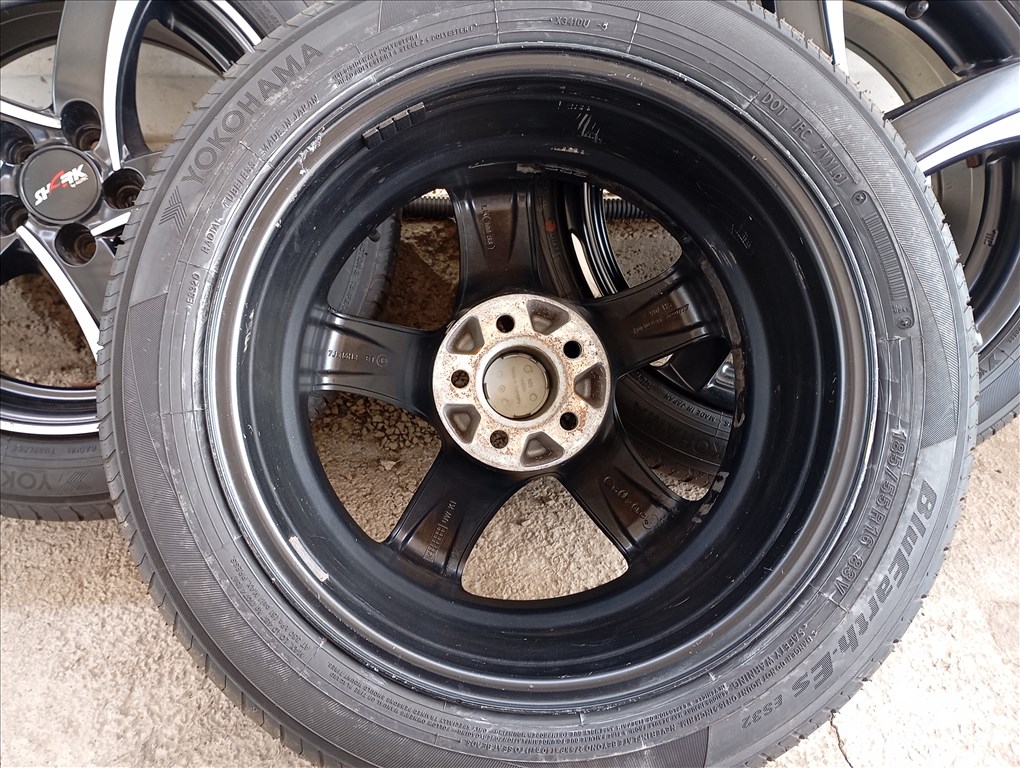  5x100 lyukosztású 16" használt Alutec alufelni, rajta 185/55 új Yokohama nyári gumi 7. kép