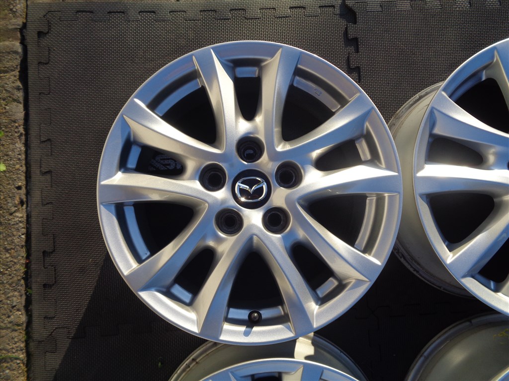 Mazda gyári alufelni 16-os, 5×114.3-as osztó szép állapotban eladó. 2. kép