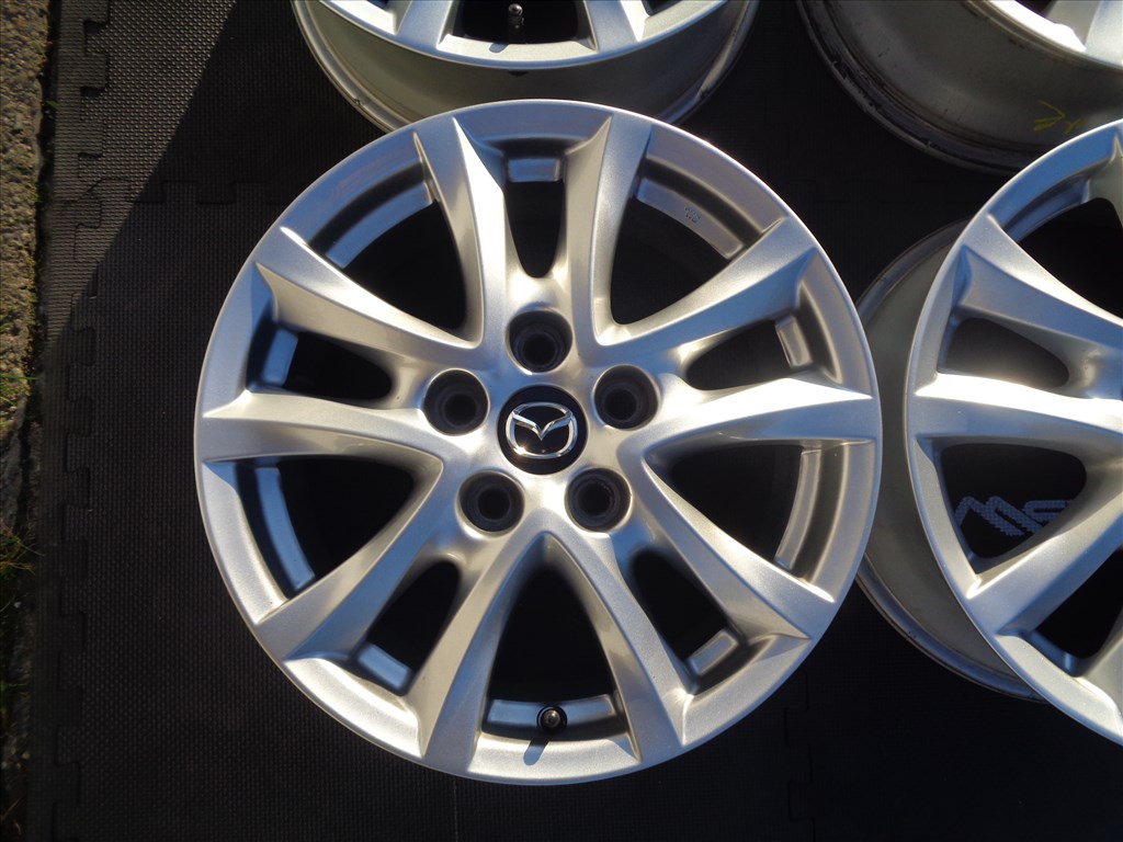 Mazda gyári alufelni 16-os, 5×114.3-as osztó szép állapotban eladó. 3. kép