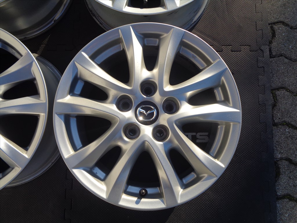 Mazda gyári alufelni 16-os, 5×114.3-as osztó szép állapotban eladó. 5. kép