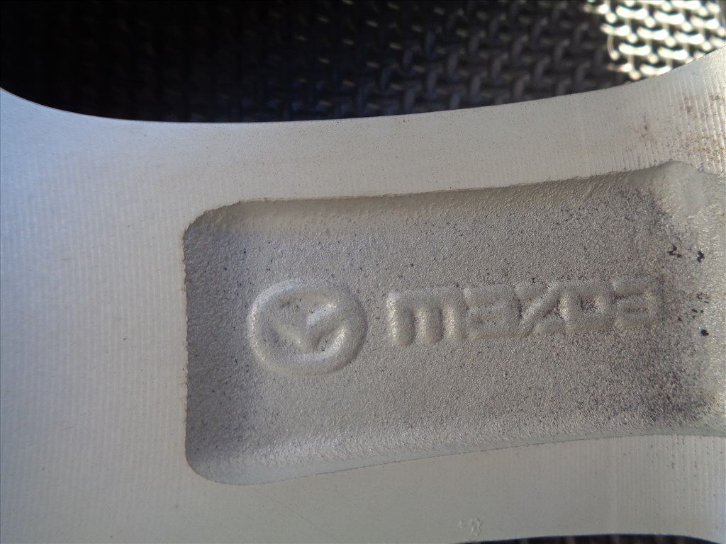 Mazda gyári alufelni 16-os, 5×114.3-as osztó szép állapotban eladó. 7. kép