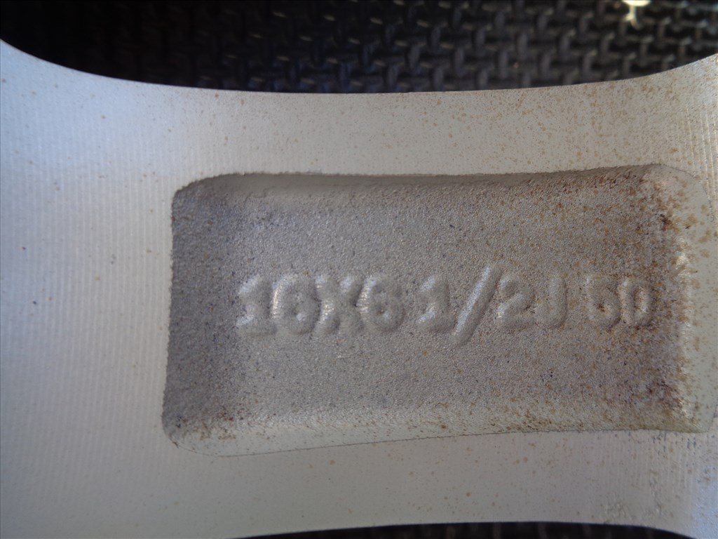 Mazda gyári alufelni 16-os, 5×114.3-as osztó szép állapotban eladó. 8. kép