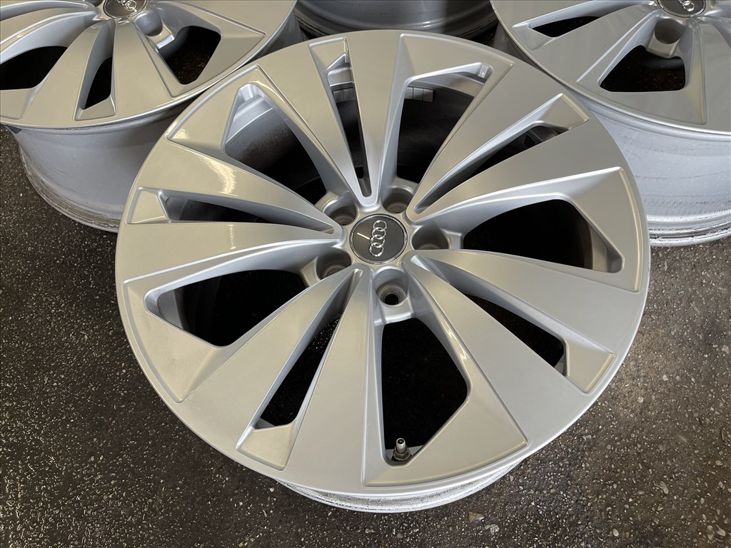 19-es,  5x112-es újszerű gyári Audi alufelni 4. kép