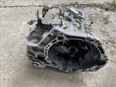 Toyota Corolla (E210) kéziváltó