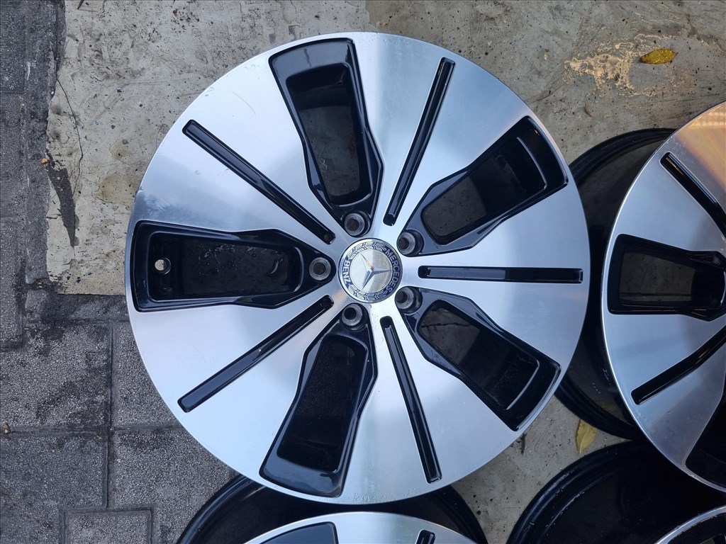  5x112 lyukosztású 8JJ 19" újszerű gyári Mercedes alufelni 2. kép