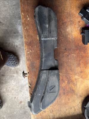 Audi A4 (B6/B7) 2.0 TDI kerék kulcs tartó 