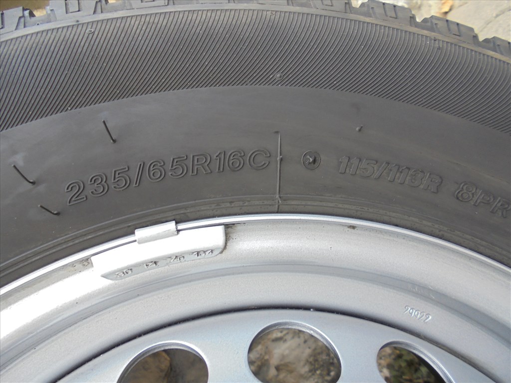 16-os Crafter lemezfelni 2022-es 235/65-ös téli gumival eladó 7. kép