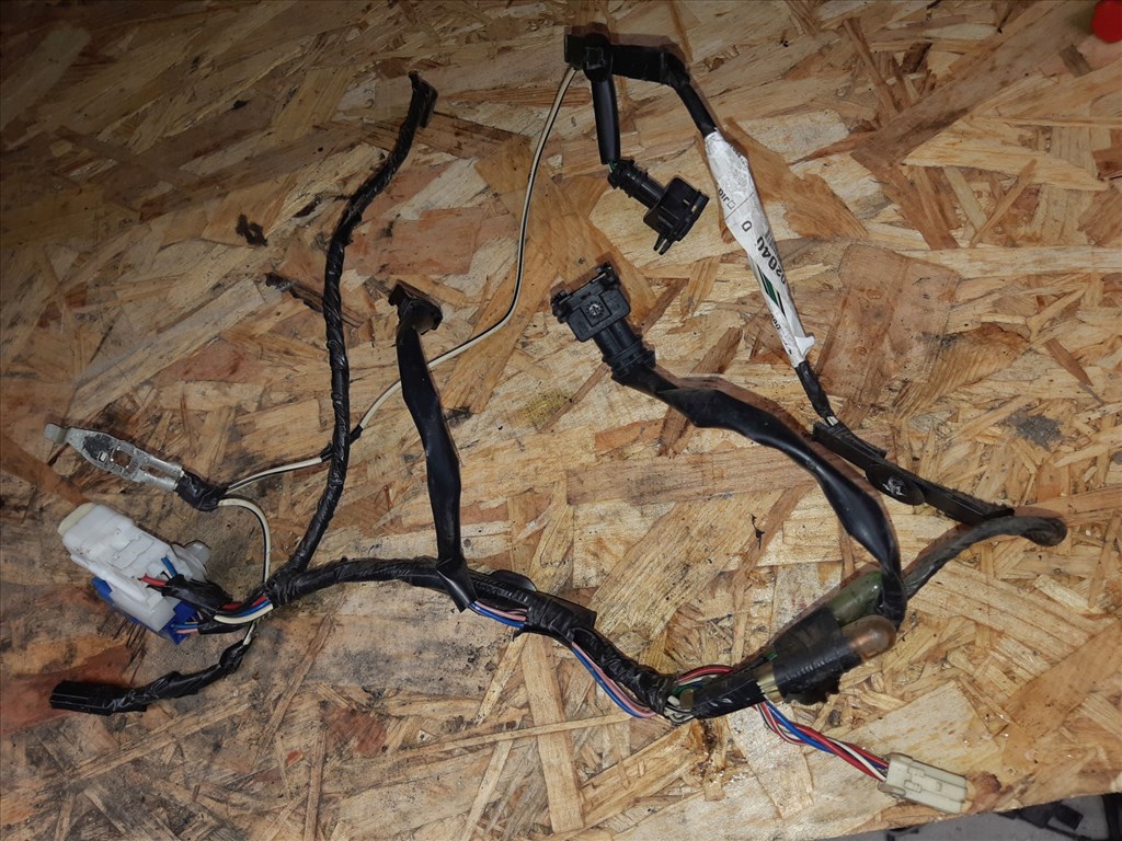 Toyota Corolla 00-06 Csomagtérajtó Kábelköteg 82185-02040 2. kép