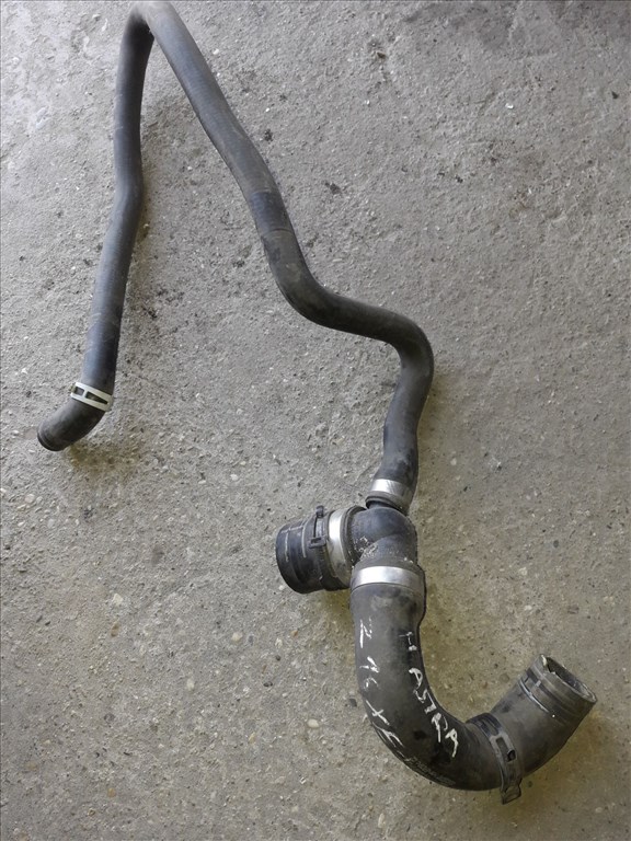 Opel Astra H Vízcsõ  Elosztó 13 118 272 JB 1. kép