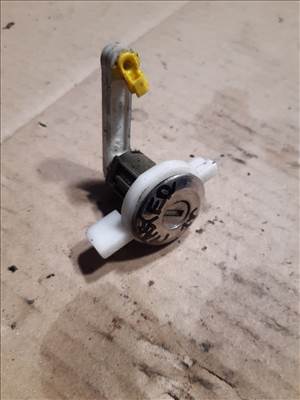 Renault Master Jobb Első Ajtó Zárbetét