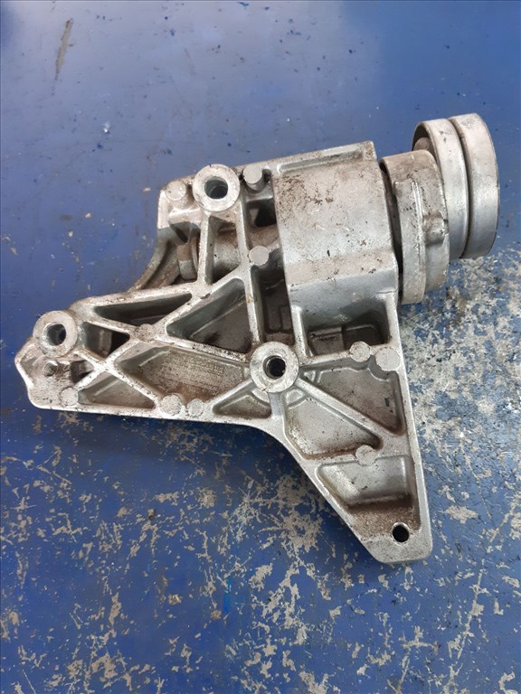 Skoda Fabia 06- Klíma Kompresszor Tartó Konzol 03F 260 885  2. kép