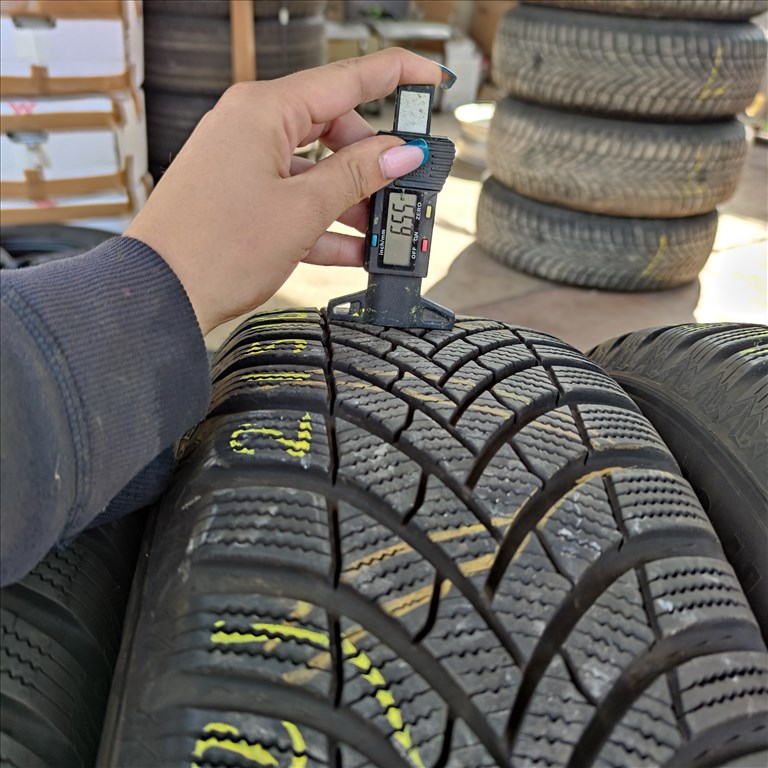  215/65 R16 Semperit téli gumi 78000ft a 4db/292/ 1. kép