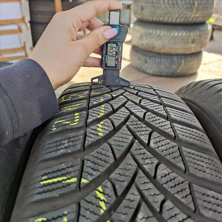  215/65 R16 Semperit téli gumi 78000ft a 4db/292/ 2. kép