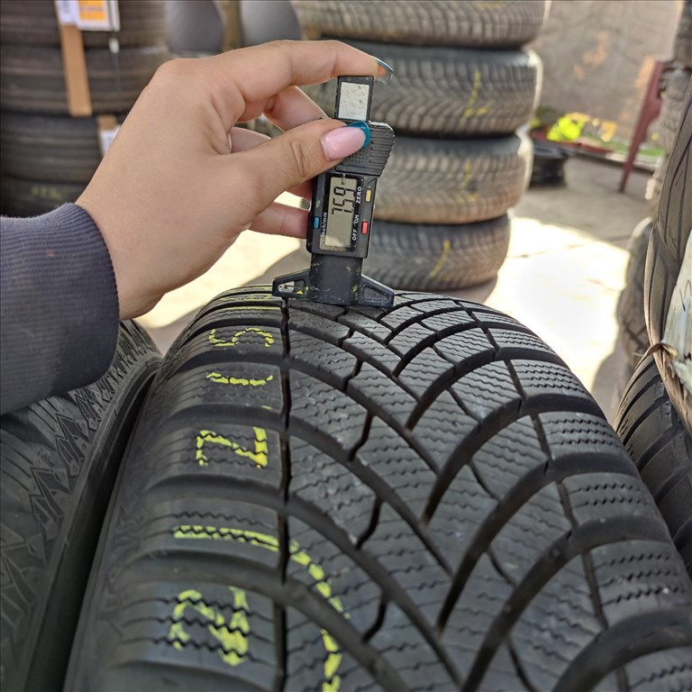  215/65 R16 Semperit téli gumi 78000ft a 4db/292/ 3. kép