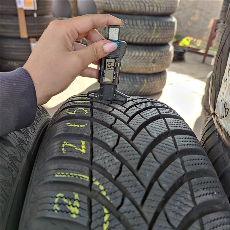  215/65 R16 Semperit téli gumi 78000ft a 4db/292/ 4. kép