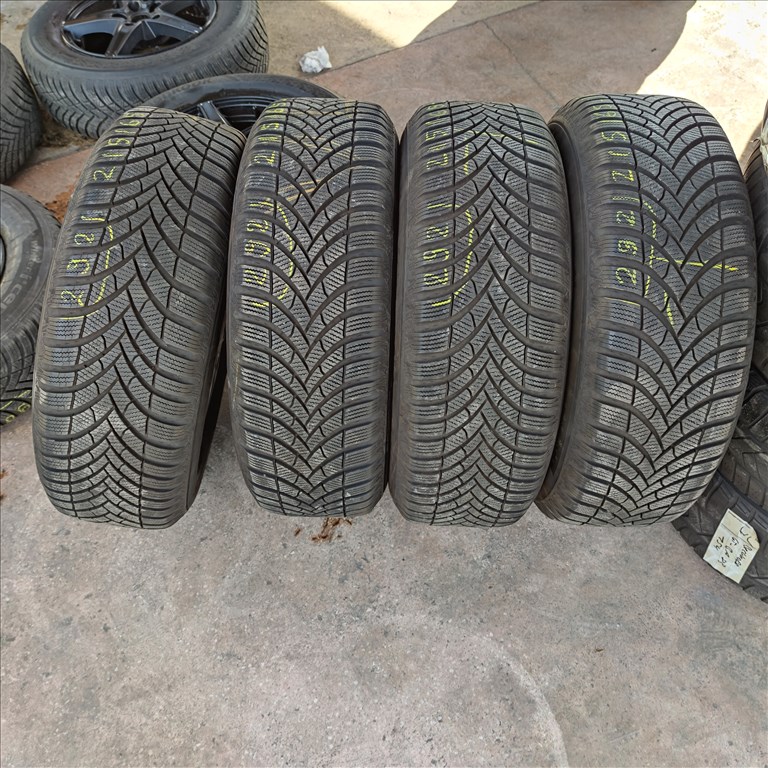  215/65 R16 Semperit téli gumi 78000ft a 4db/292/ 5. kép