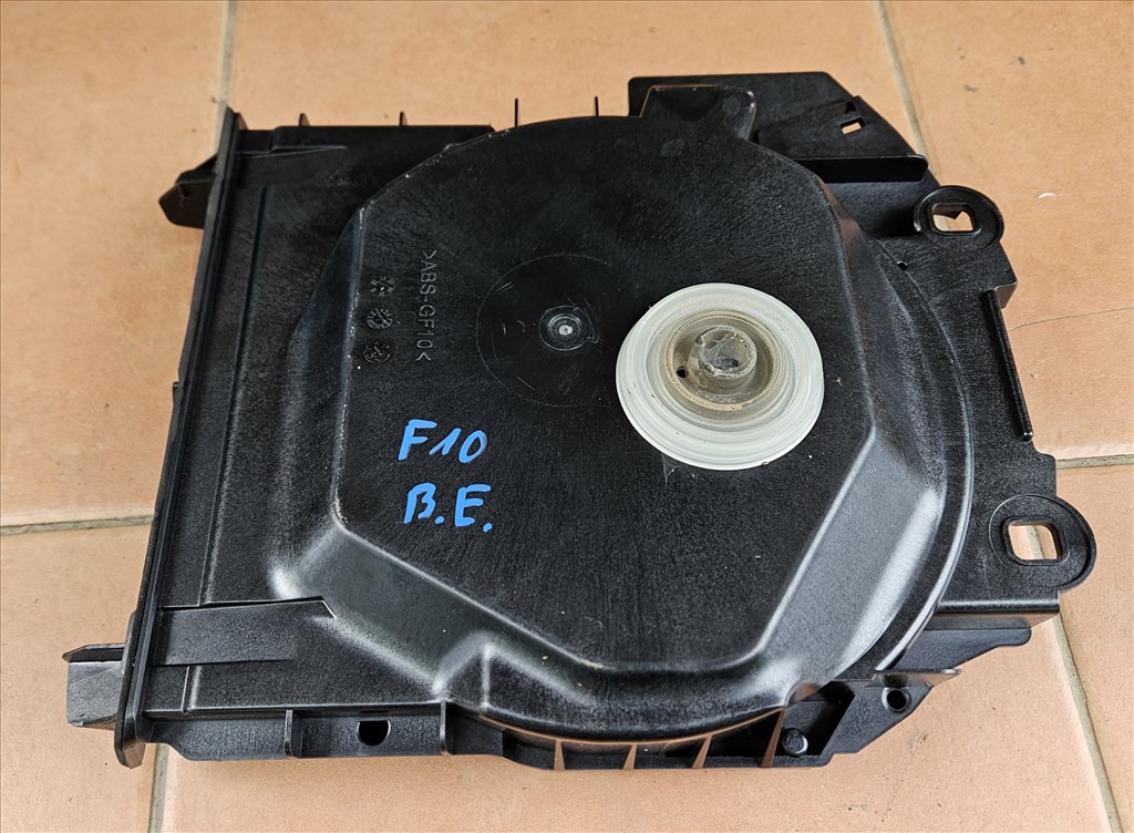 BMW 520 F10/F11 Bal első mély hangszóró 9195199 2. kép