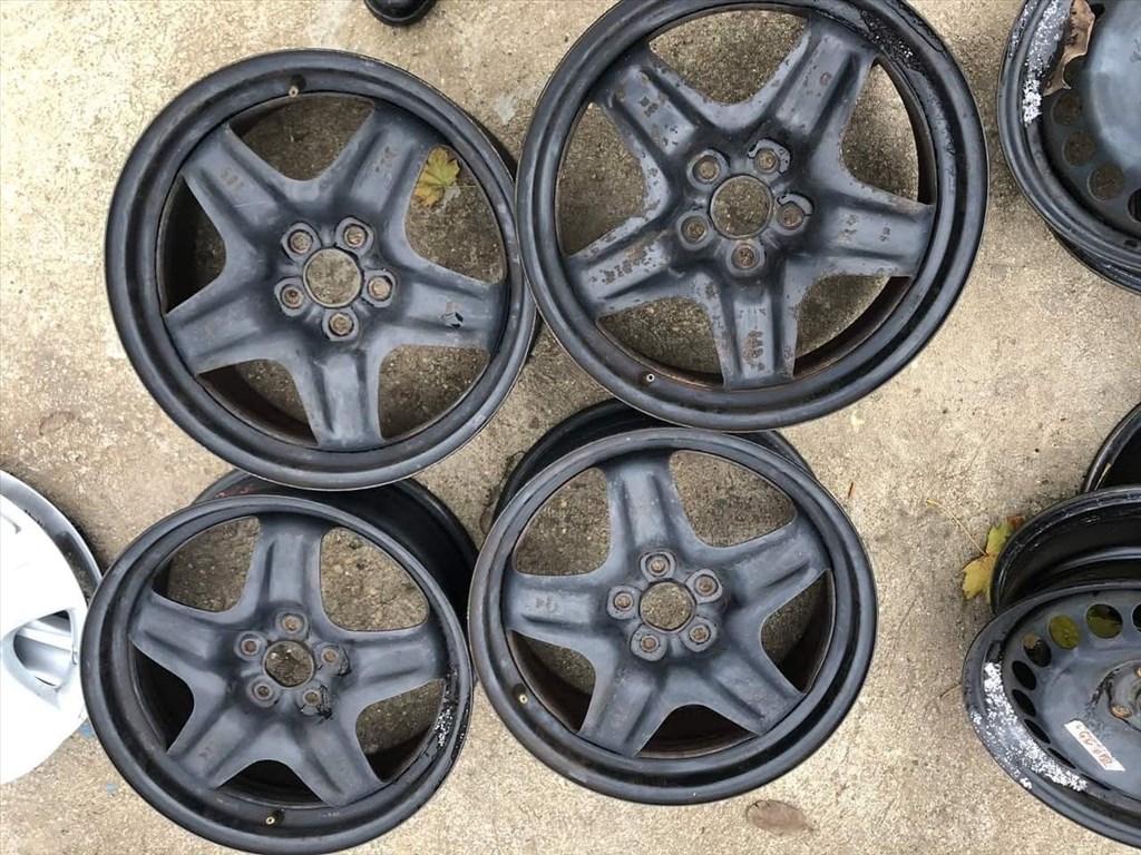  5x105 Opel 16" struktur lemez felni dísztárcsával. 2. kép