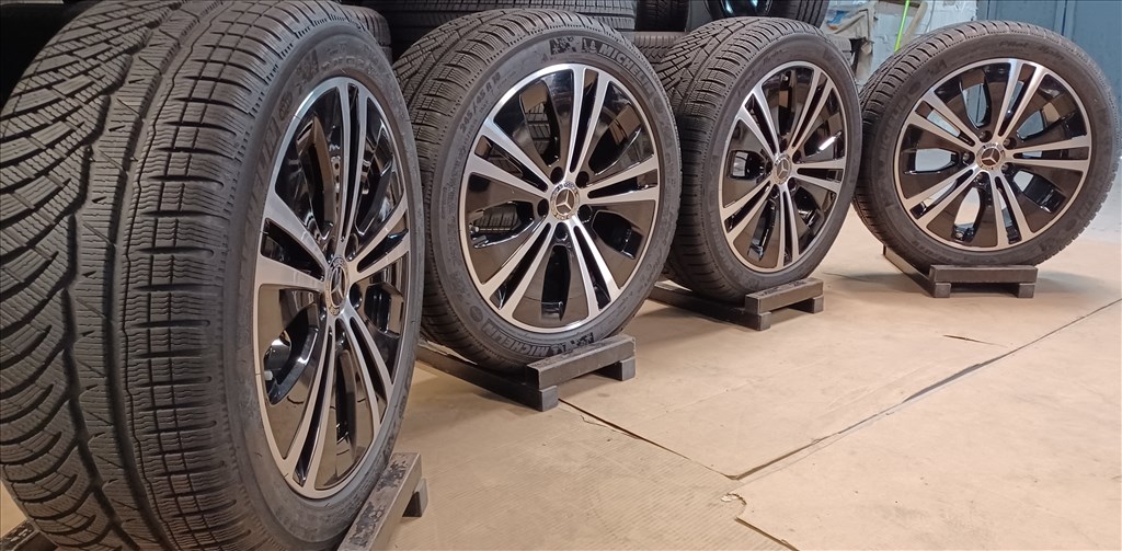 Mercedes W213 E 5x112 8x18 ET43 245/45 R18 téli gumikkal 4db 7. kép