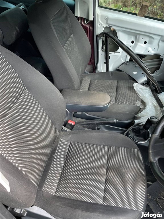 Skoda Fabia II Scout első ülések és hátsó üléssor  1. kép