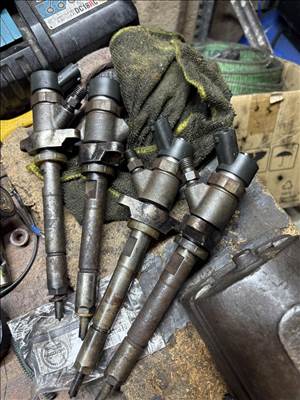 0445110239 Bosch porlasztó Ford, Peugeot, Citroen  16hdi