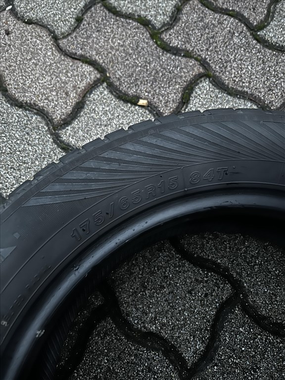 175/65R15 2db téli Yokohama gumi 175/65 R15 175 65 15 téligumi 3. kép