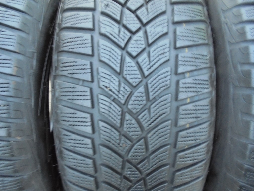  215/60 R 16" használt Goodyear téli gumi eladó 2. kép