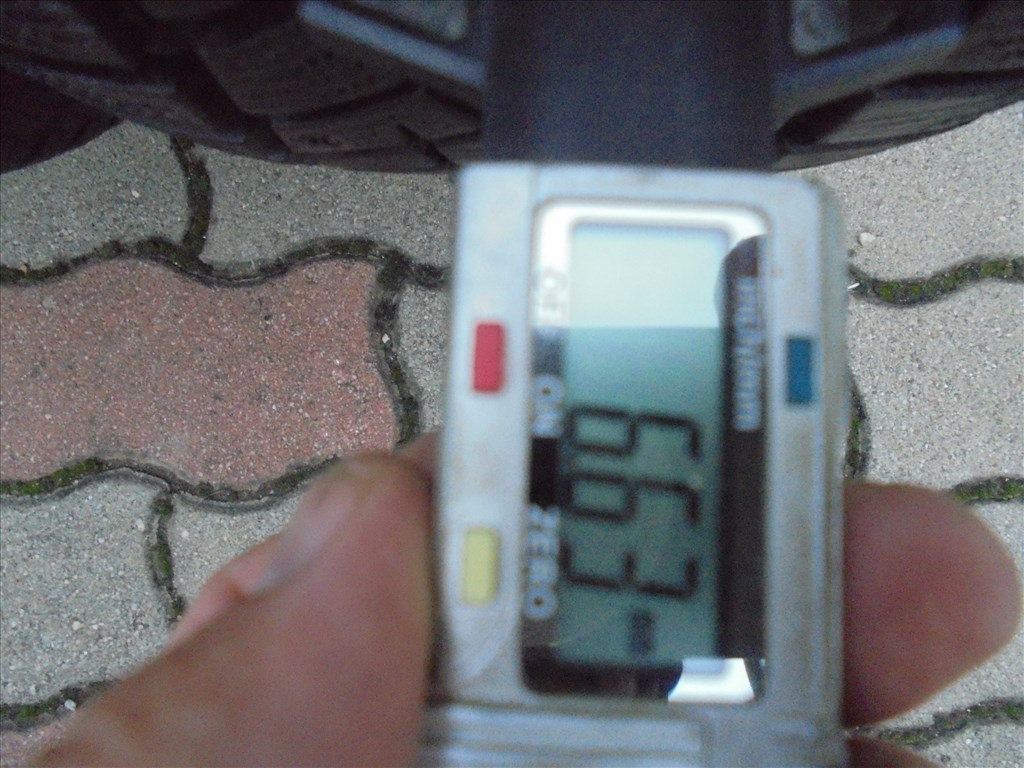  215/60 R 16" használt Goodyear téli gumi eladó 4. kép