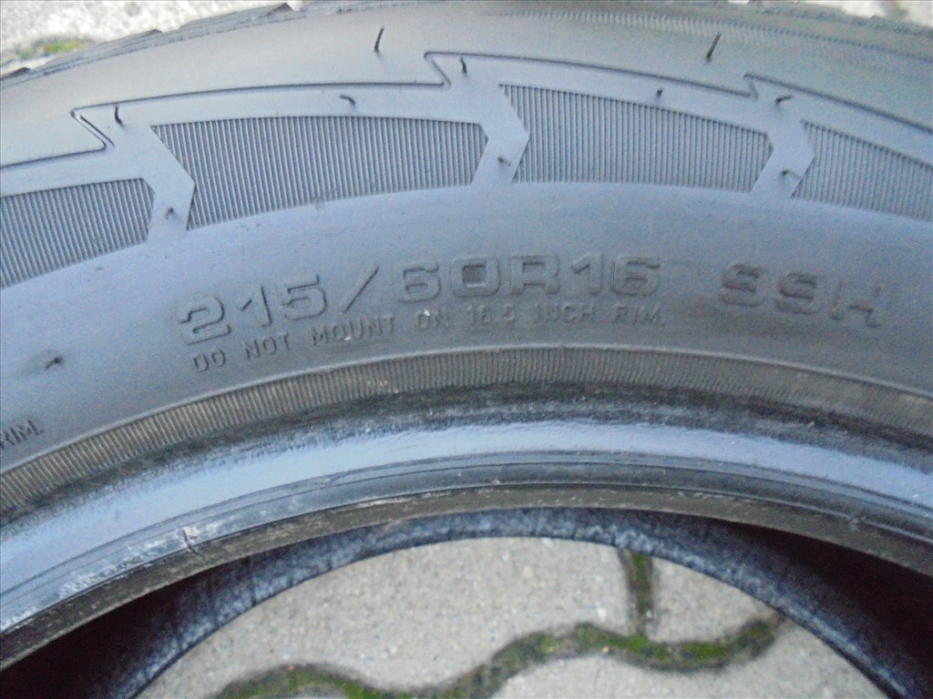  215/60 R 16" használt Goodyear téli gumi eladó 5. kép