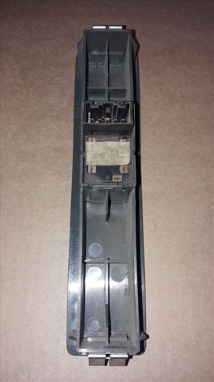 Suzuki Vitara Jobb Elsõ Ablakemelõ Kapcsoló 2. kép