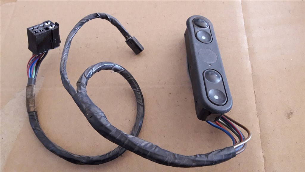 Opel Frontera A Jobb Elsõ Ablakemelõ Kapcsoló 1. kép