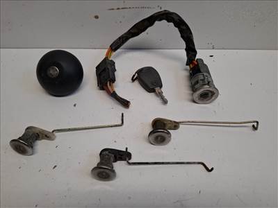 Dacia Logan  zárgarnitúra motorvezérlő nélkül