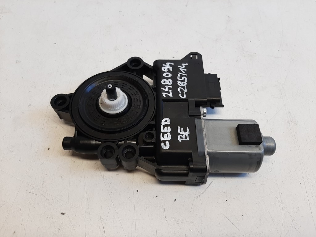 Kia Ceed (CD) bal elsõ ablakemelõ motor 82450J7010 F00S1W2274 1. kép